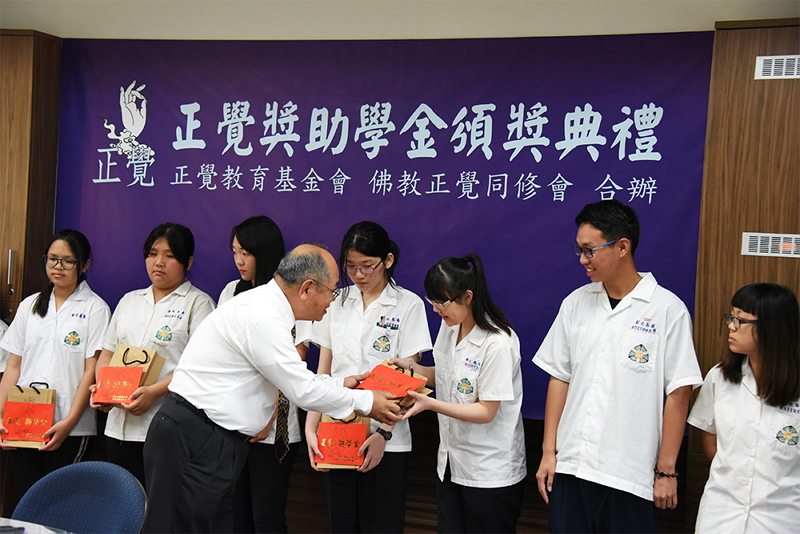 106學年度第2學期 彰商清寒品行優良學生獎助學金頒獎典禮側紀