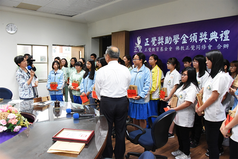 106學年度第2學期 彰商清寒品行優良學生獎助學金頒獎典禮側紀