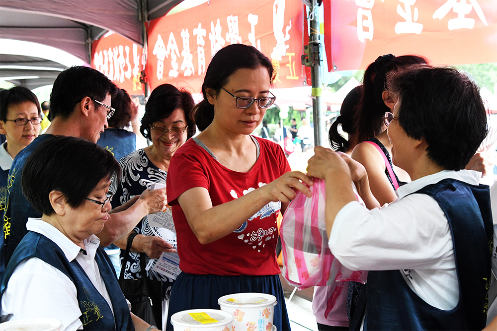睦鄰互助秋高氣爽賀中秋