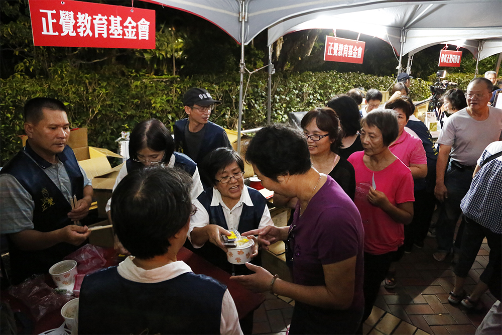 睦鄰互助秋高氣爽賀中秋