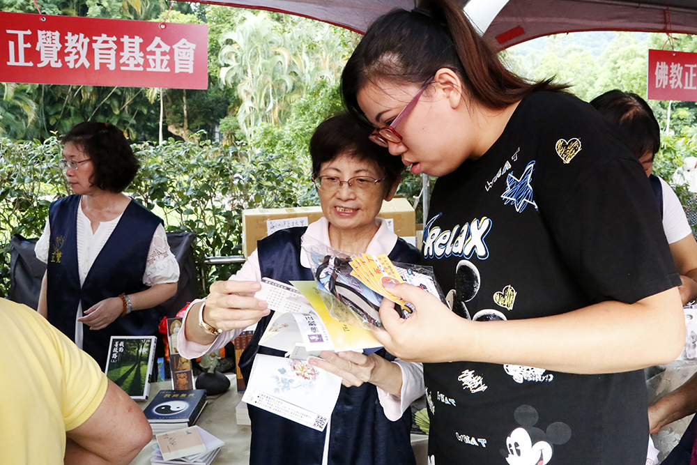 睦鄰互助秋高氣爽賀中秋