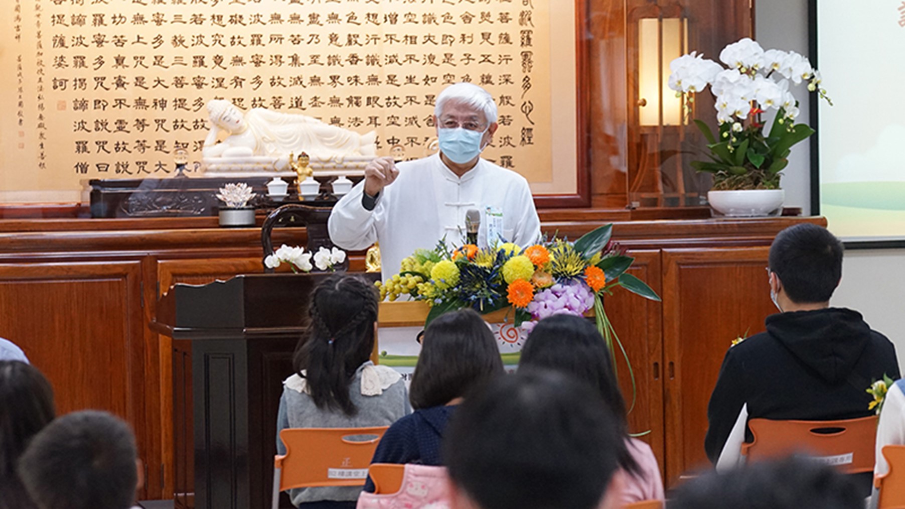 評審賈正芳老師跟大家分享一些寫作的技巧